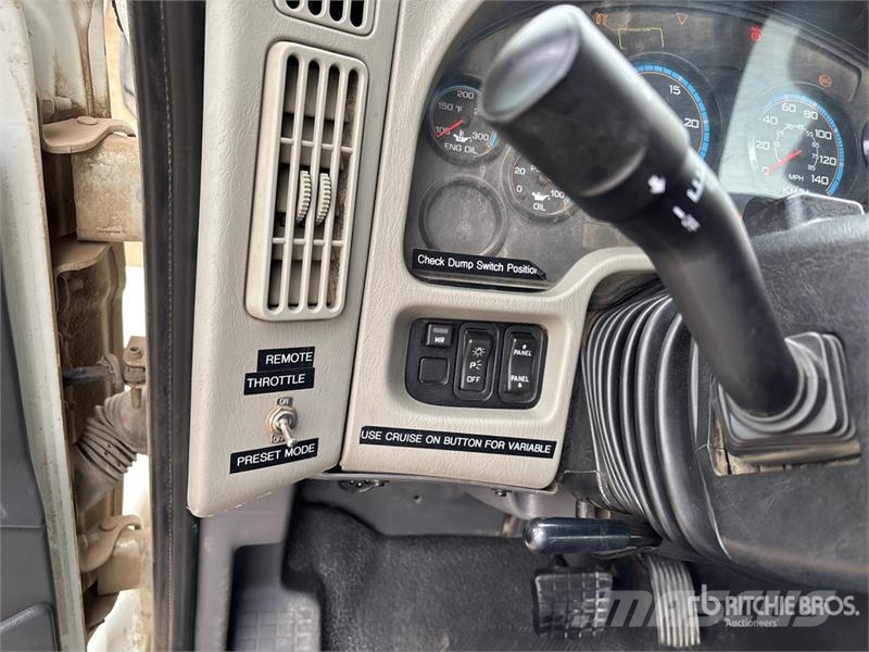 International WorkStar 7600 8x6 Mixer Truck Betonmischer