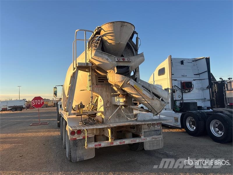 International WorkStar 7600 8x6 Mixer Truck Betooniveokid
