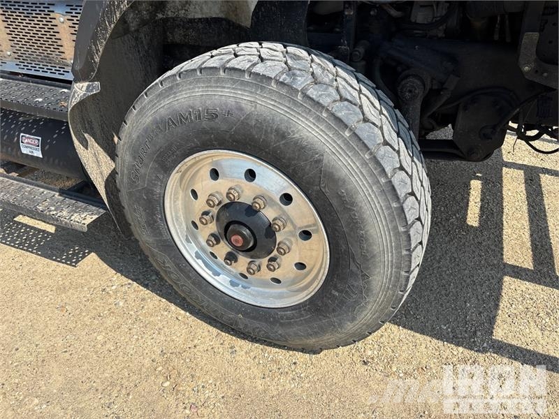 International Workstar 7400 6x4 Wireline Logging Truck Equipamiento para el procesado