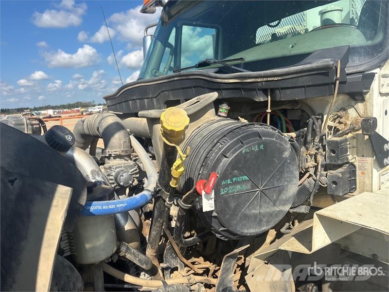 International WorkStar 7600 Camiones bañeras basculantes o volquetes