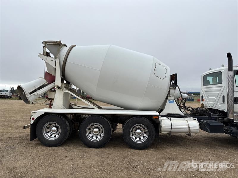International WorkStar 7600 8x6 Mixer Truck Betonmischer