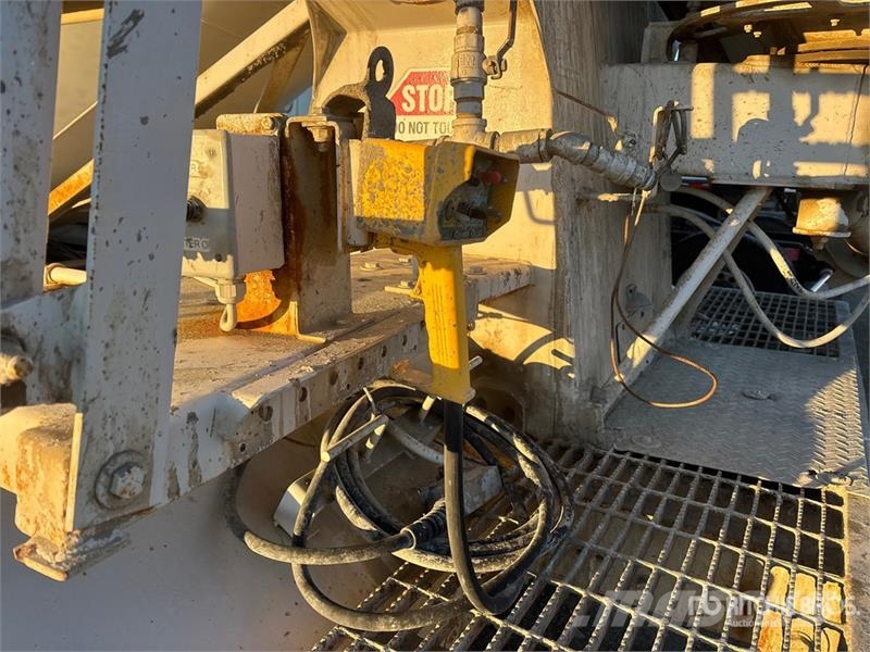 International WorkStar 7600 8x6 Mixer Truck Betooniveokid