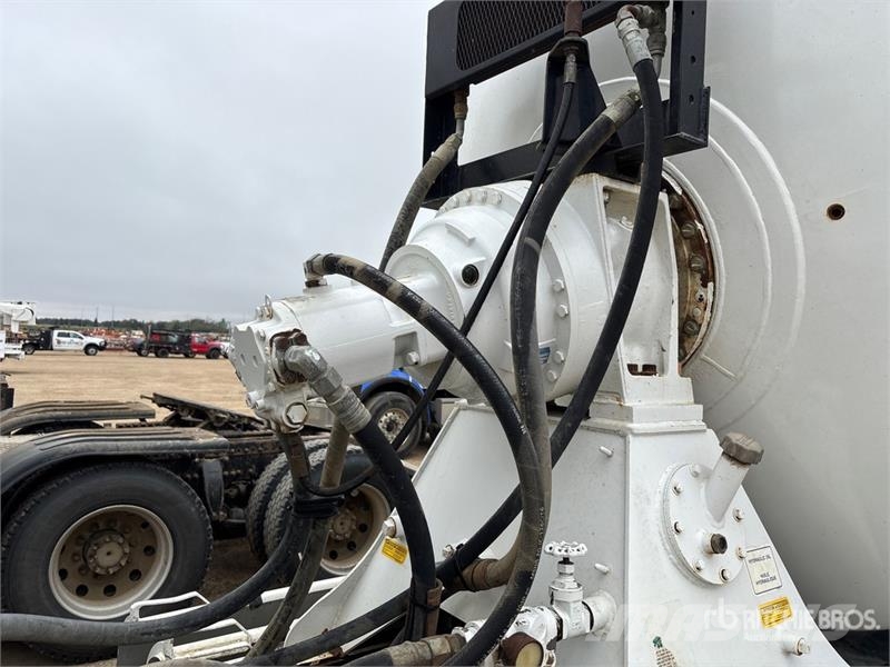 International WorkStar 7600 8x6 Mixer Truck Betonmischer