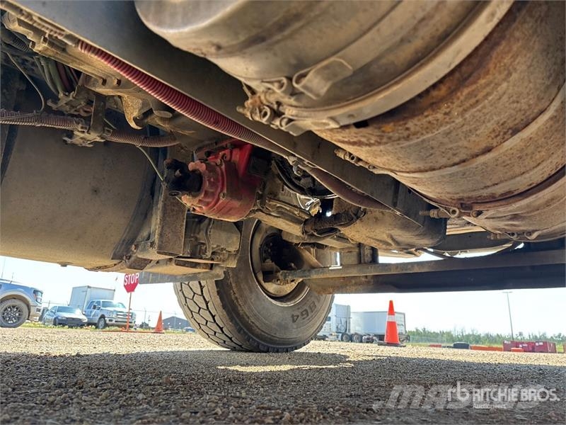International WorkStar 7600 6x4 Cab and Chassis (Inoperable) Кабини