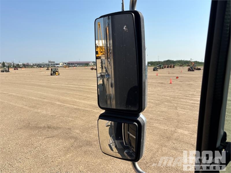 International Workstar 7400 6x4 Wireline Logging Truck Equipamiento para el procesado
