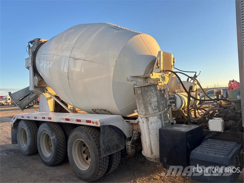 International WorkStar 7600 8x6 Mixer Truck Betooniveokid