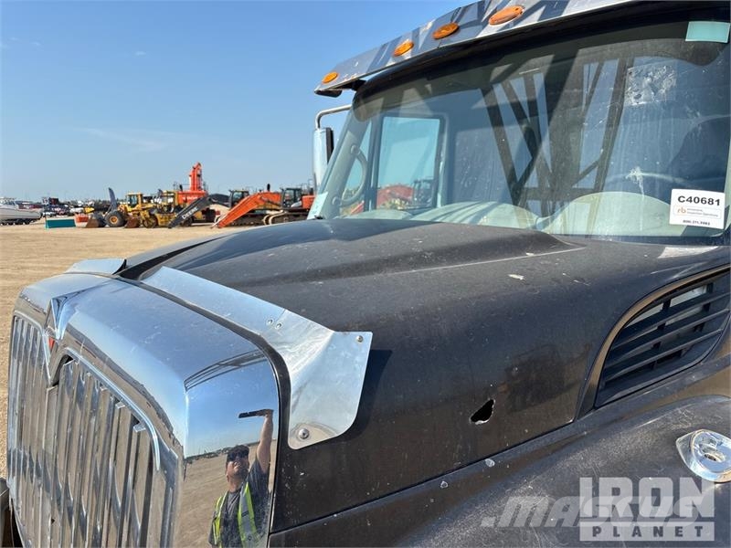 International Workstar 7400 6x4 Wireline Logging Truck Equipamiento para el procesado