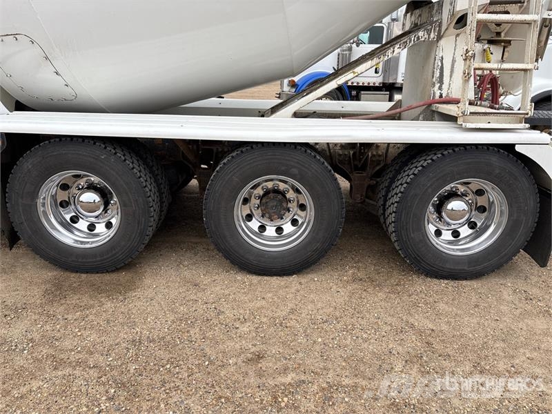 International WorkStar 7600 8x6 Mixer Truck Betonmischer