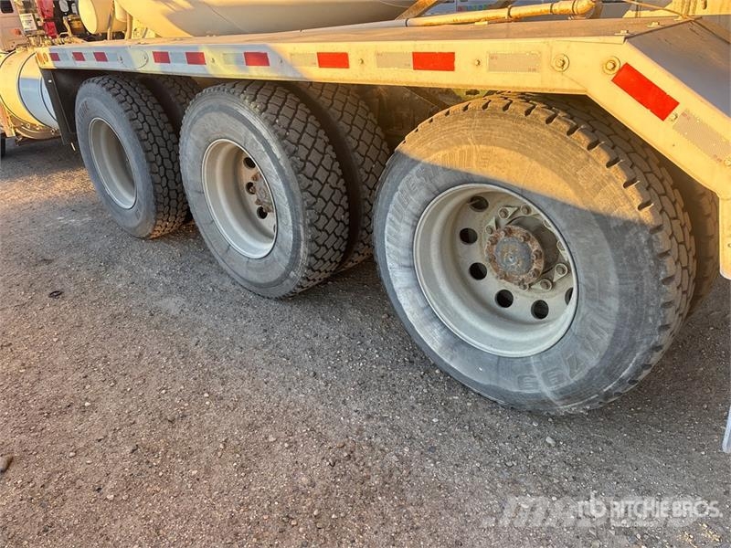 International WorkStar 7600 8x6 Mixer Truck Betooniveokid