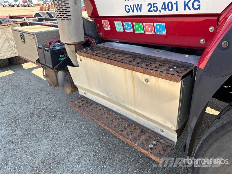International WorkStar 7600 6x4 Cab and Chassis (Inoperable) Кабини