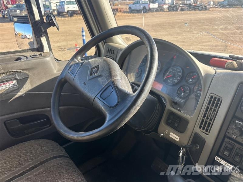 Internatonal DuraStar 4300 4x2 Van Truck شاحنات ذات هيكل صندوقي