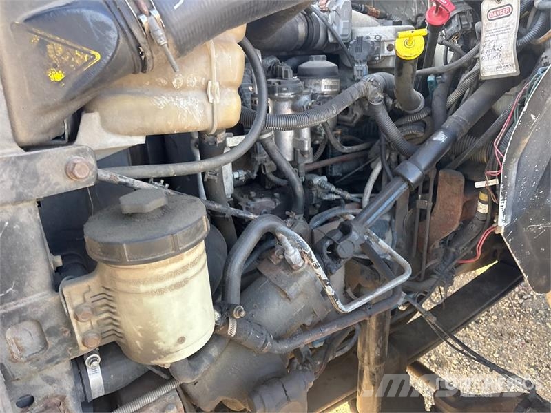Internatonal DuraStar 4300 4x2 Van Truck شاحنات ذات هيكل صندوقي