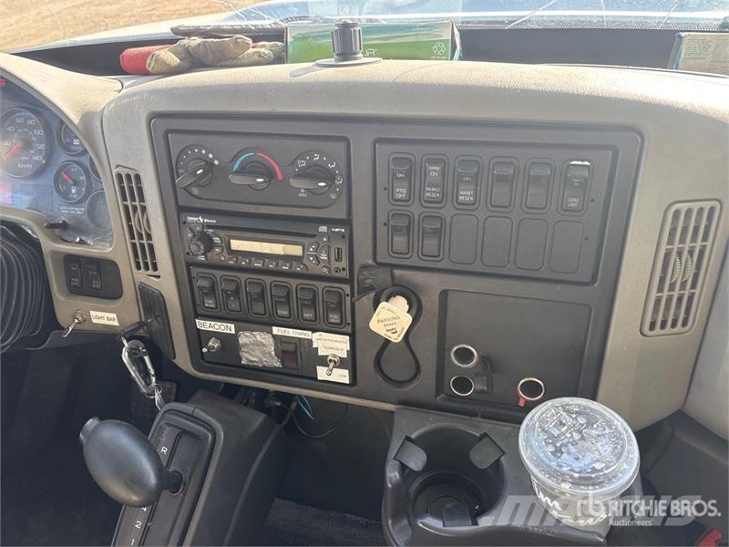 Internatonal DuraStar 4300 4x2 Van Truck شاحنات ذات هيكل صندوقي