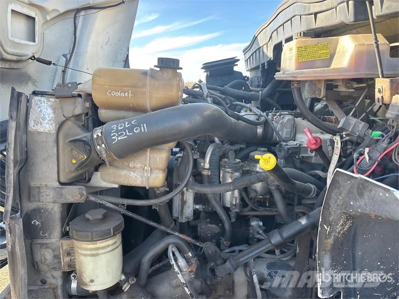 Internatonal DuraStar 4300 4x2 Van Truck شاحنات ذات هيكل صندوقي