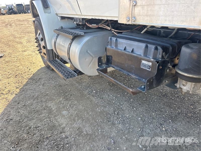 Internatonal DuraStar 4300 4x2 Van Truck شاحنات ذات هيكل صندوقي