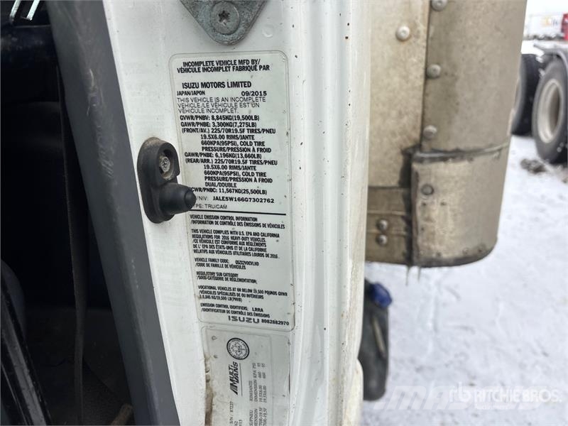Isuzu NPR Tovornjaki zabojniki