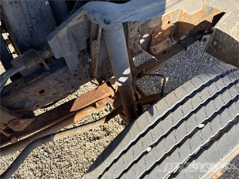 Isuzu NPR Kapali kasa kamyonlar