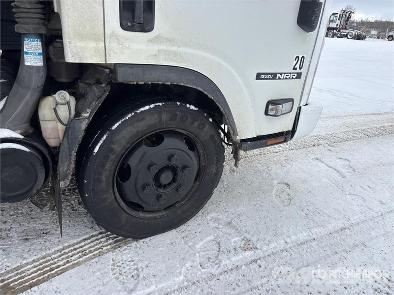 Isuzu NPR Tovornjaki zabojniki