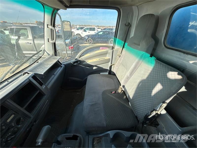 Isuzu NPR Kapali kasa kamyonlar