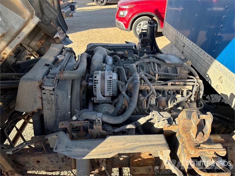 Isuzu NPR Kapali kasa kamyonlar