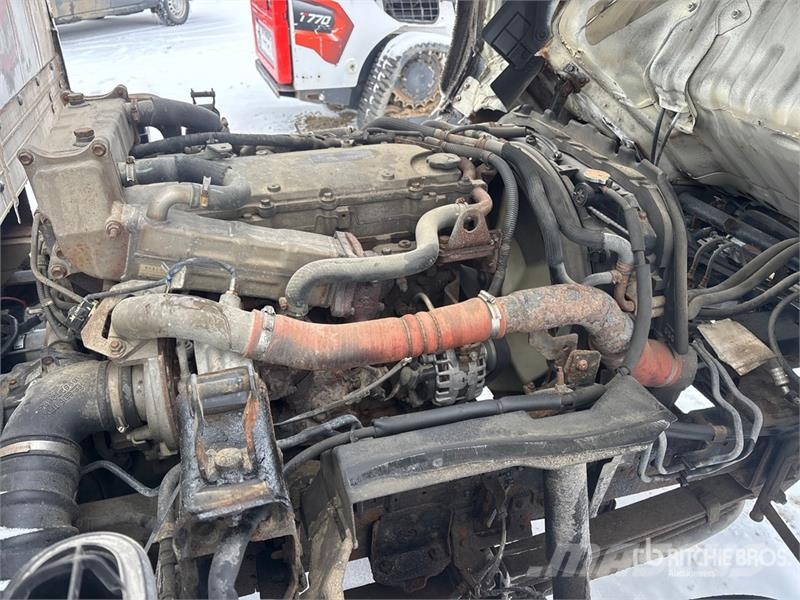 Isuzu NPR Tovornjaki zabojniki