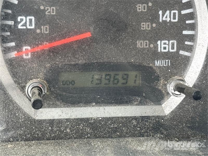 Isuzu NPR Tovornjaki zabojniki
