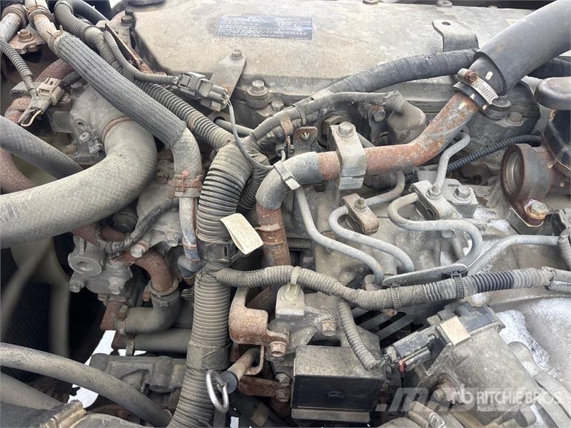 Isuzu NPR Tovornjaki zabojniki