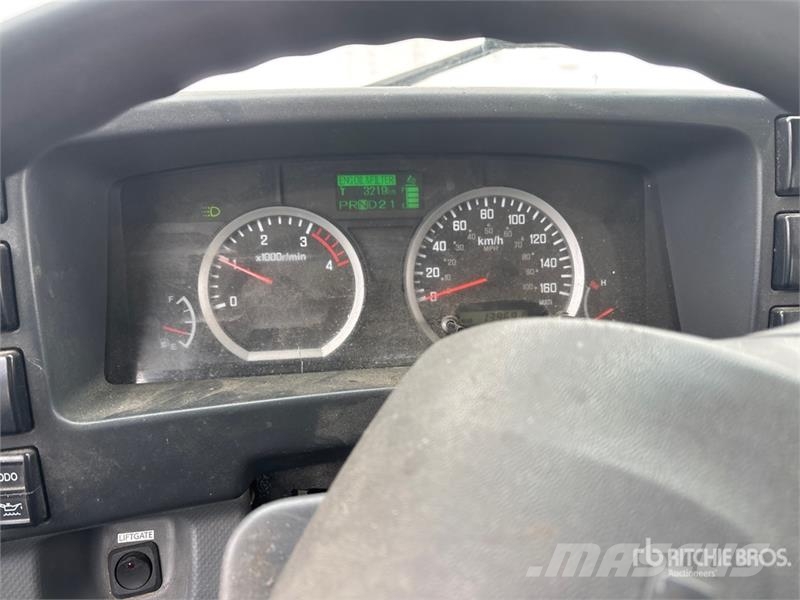 Isuzu NPR Tovornjaki zabojniki
