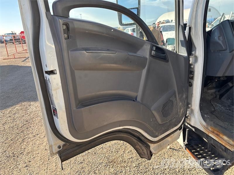 Isuzu NPR Kapali kasa kamyonlar