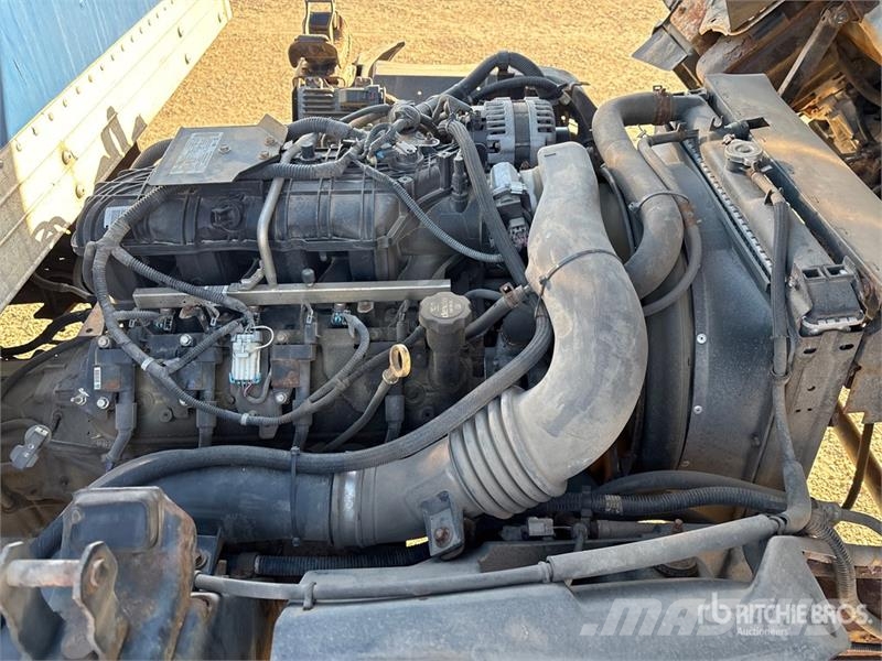 Isuzu NPR Kapali kasa kamyonlar