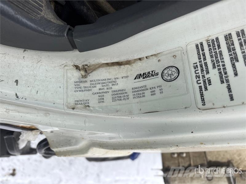 Isuzu NPR Tovornjaki zabojniki