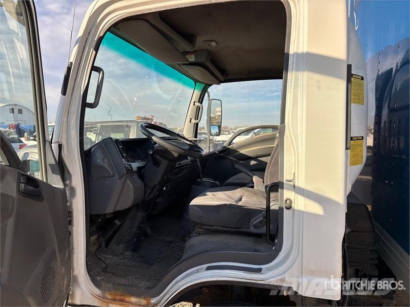 Isuzu NPR Kapali kasa kamyonlar