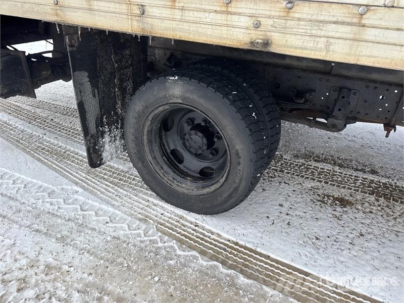 Isuzu NPR Tovornjaki zabojniki