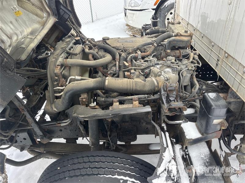 Isuzu NPR Tovornjaki zabojniki