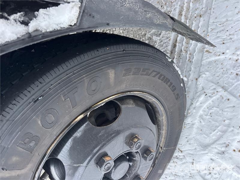 Isuzu NPR Tovornjaki zabojniki