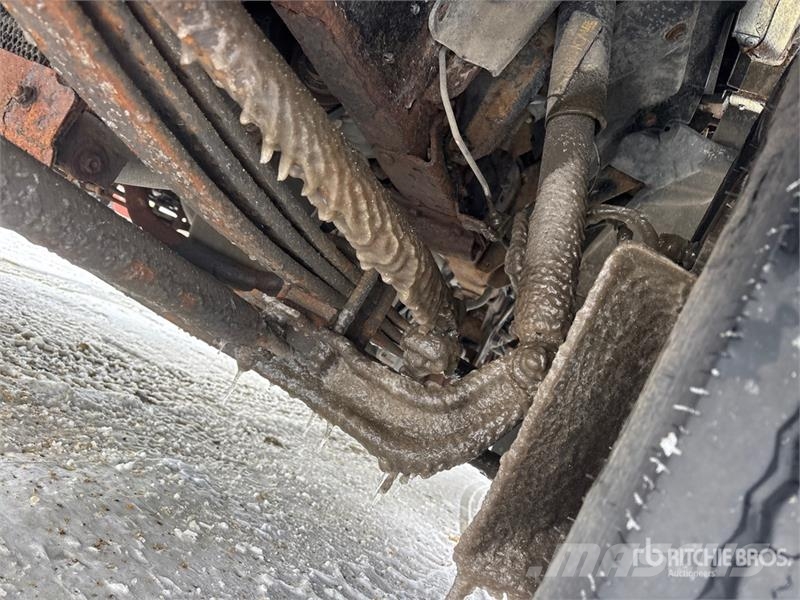 Isuzu NPR Tovornjaki zabojniki