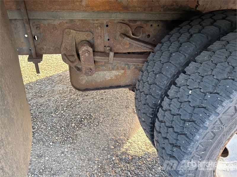 Isuzu NPR Kapali kasa kamyonlar