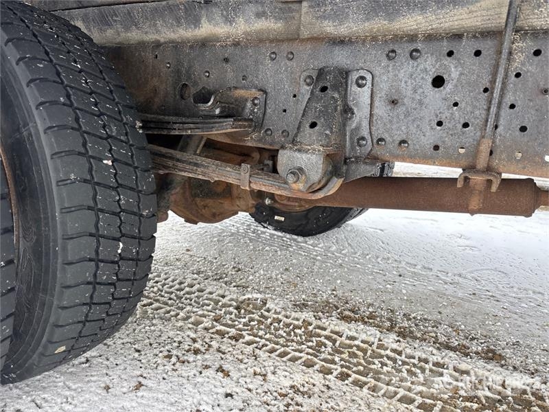 Isuzu NPR Tovornjaki zabojniki