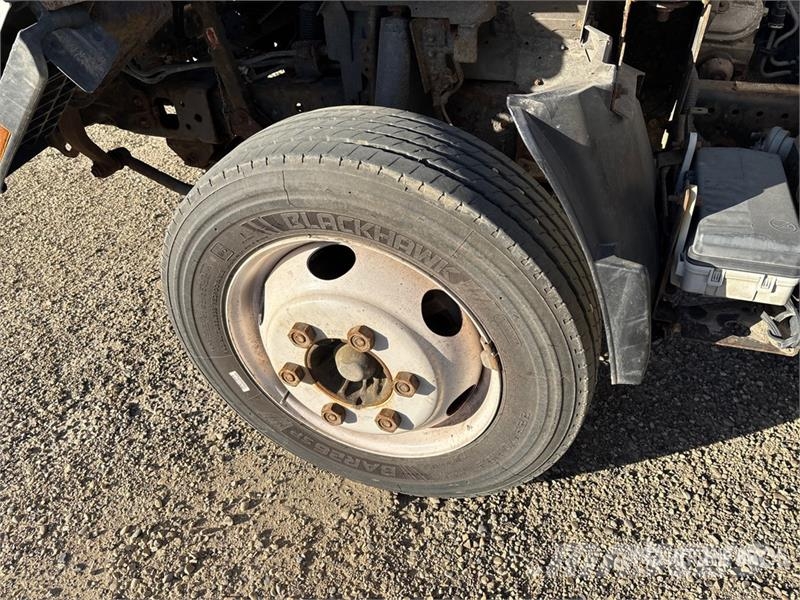 Isuzu NPR Kapali kasa kamyonlar