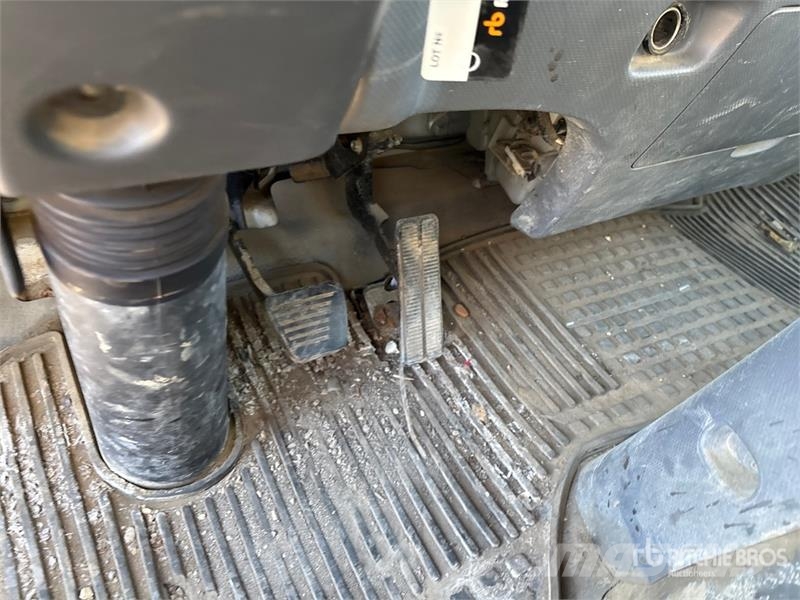 Isuzu NPR Kapali kasa kamyonlar