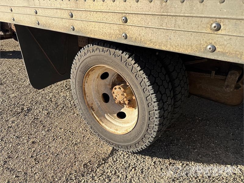 Isuzu NPR Kapali kasa kamyonlar