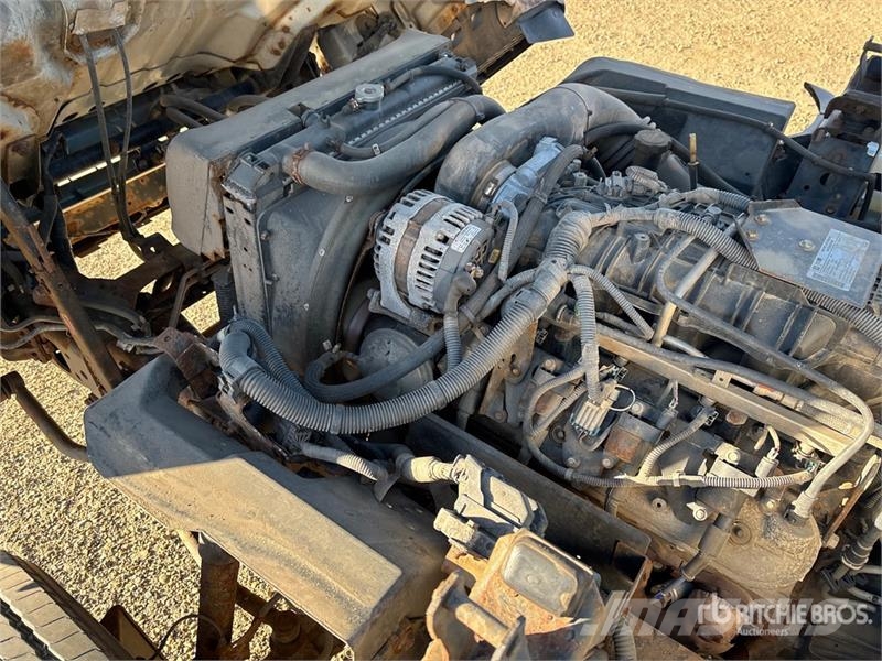 Isuzu NPR Kapali kasa kamyonlar
