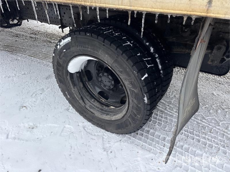 Isuzu NPR Tovornjaki zabojniki