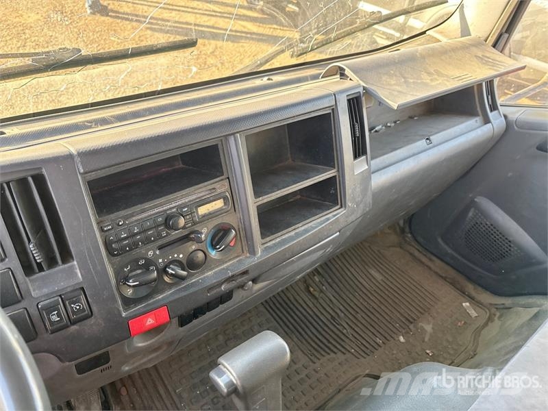 Isuzu NPR Kapali kasa kamyonlar