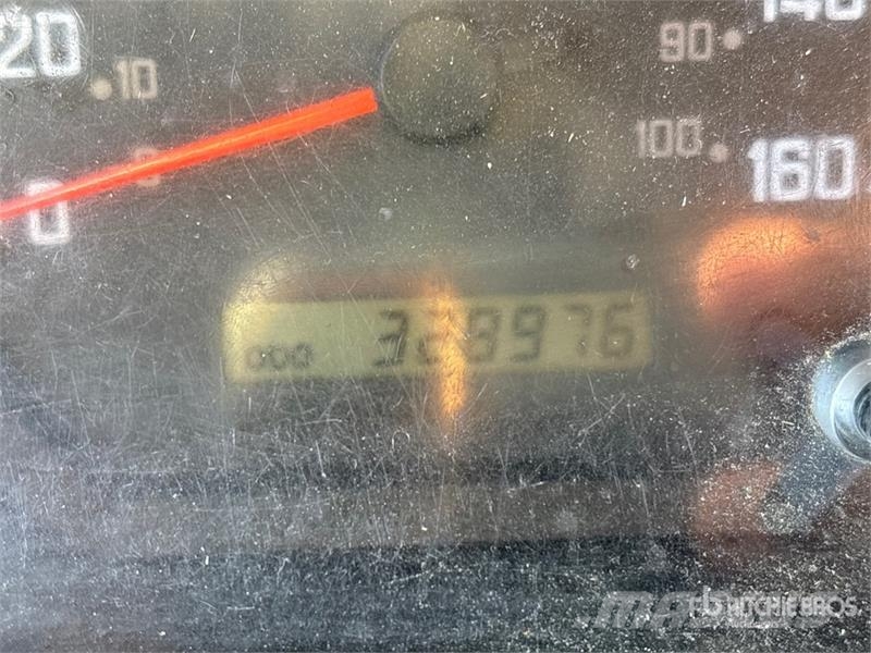 Isuzu NPR Kapali kasa kamyonlar