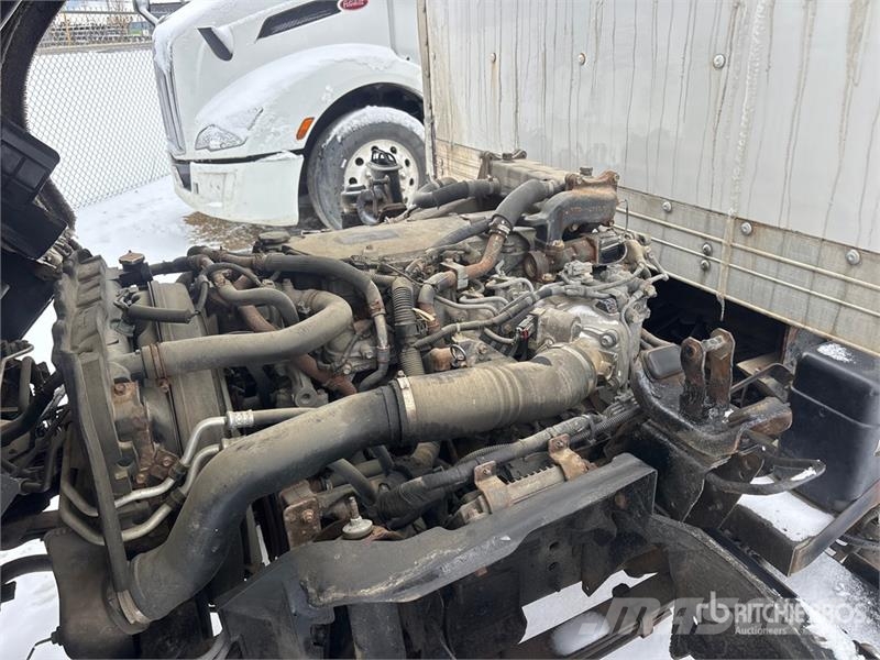 Isuzu NPR Tovornjaki zabojniki