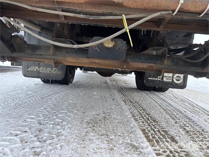 Isuzu NPR Tovornjaki zabojniki
