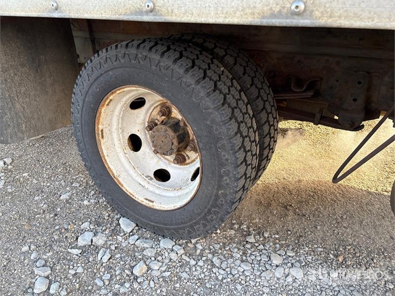 Isuzu NPR Kapali kasa kamyonlar