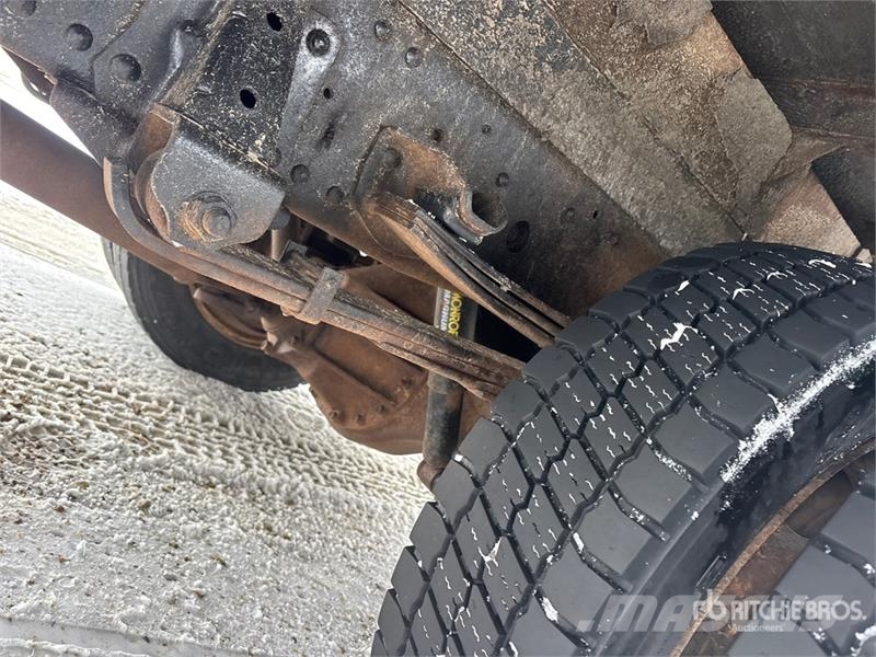 Isuzu NPR Tovornjaki zabojniki