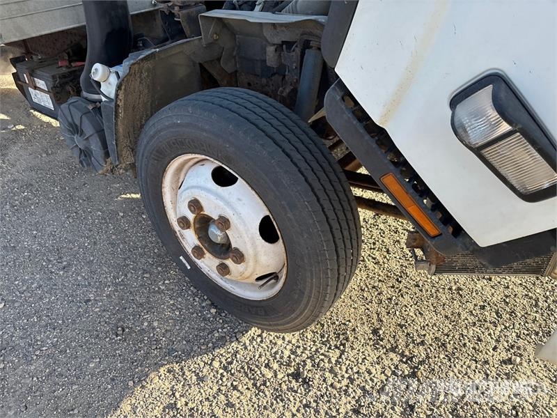 Isuzu NPR Kapali kasa kamyonlar